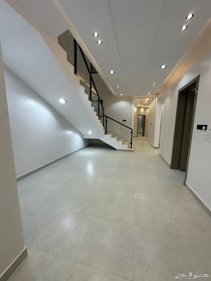 للبيع روفات وسيعة تبدا من 650 الف بالخميس 7