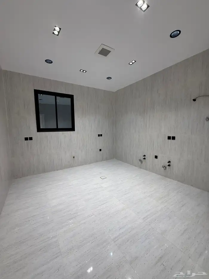 للبيع روف علوي بملحق وشقه ارضيه ببايكة سيارة مقابل نادي ضمك 31