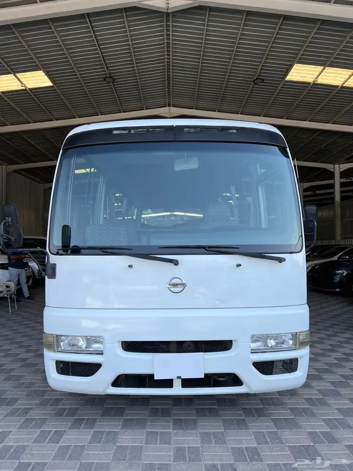 للبيع باص نيسان سيفيليان بنزين موديل 2010 ممشي قليل 1