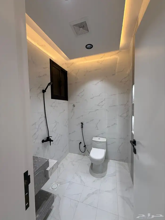 للبيع شقق سكنية فاخرة بموقع مميز ومكتمل الخدمات شرق الخميس 20