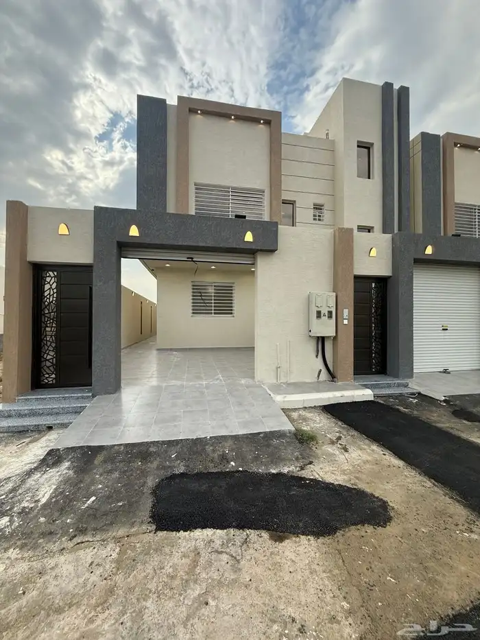 تملك دور ارضي بحوش وسيع حي الزهور المحاله ابها 580الف 2