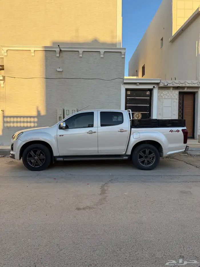 للبيع ايسوزو ديماكس GT موديل 2018 مكينه 3.0 تريبو اعلى فئه 3