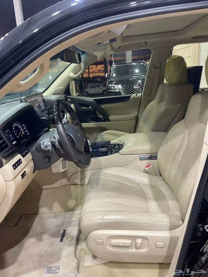 جيب لكزس ال اكس 570 موديل 2020 7