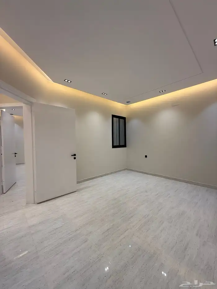 للبيع روف 9 غرف طريق أبها الخميس مقابل نادي ضمك بسعر 750الف 22