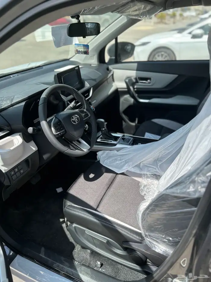 تويوتا فيلوز GLX بنزين فل كامل 2025رمادي 71900 شامل الضريبة 4