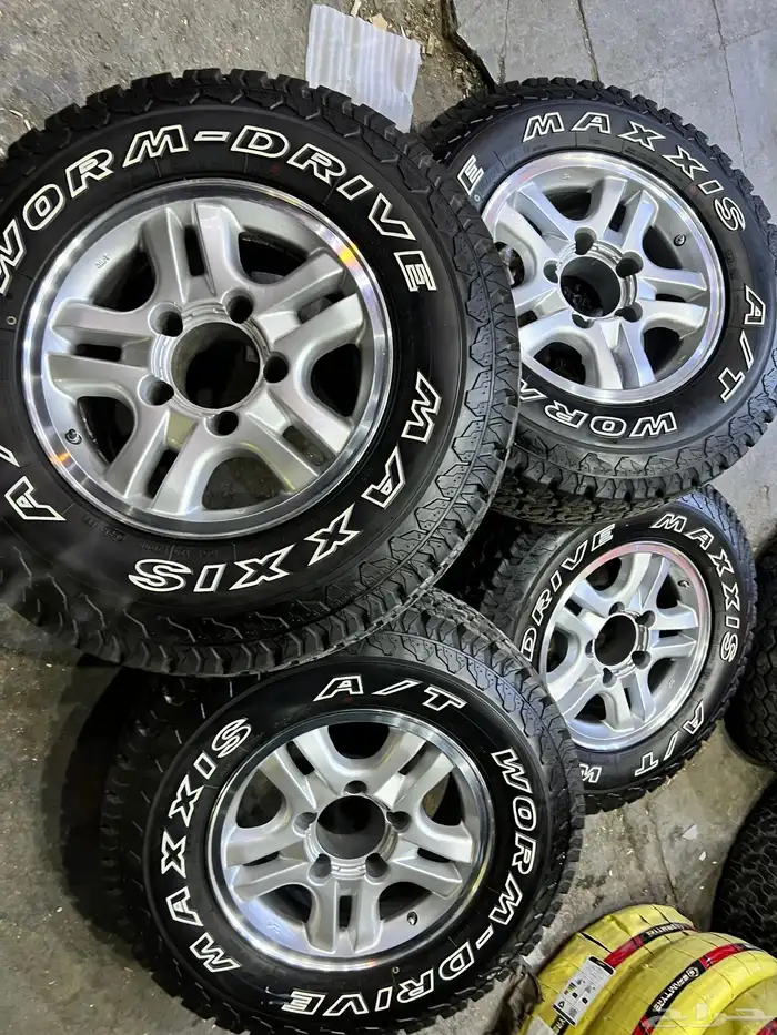 جنوط الحميد مع كفرات مكسس جيب ربع مقاس 255 70 16 25 12