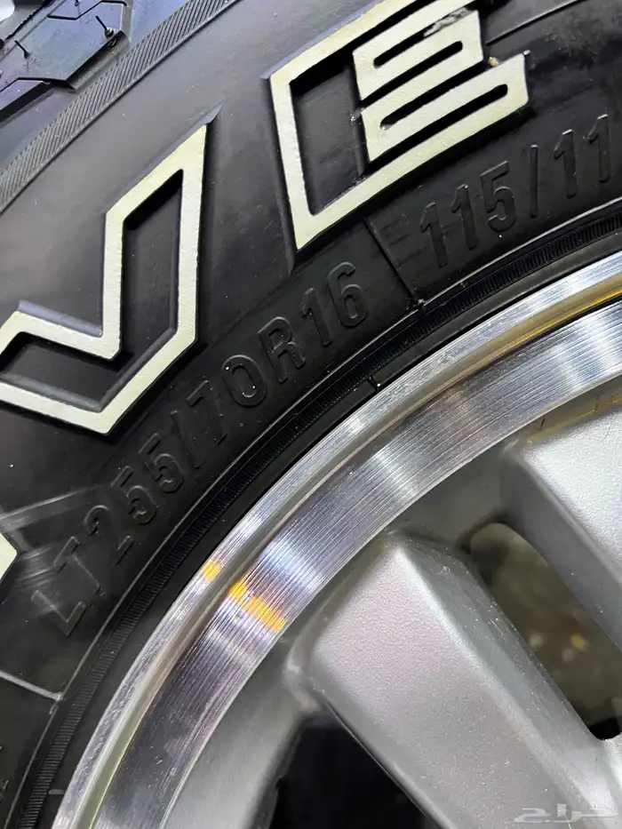 جنوط الحميد مع كفرات مكسس جيب ربع مقاس 255 70 16 25 5