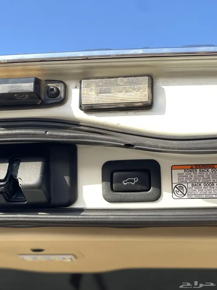 لاندكروزر (5.7)vxs فل كامل رادار ابيض داخلية بيج 2016 10