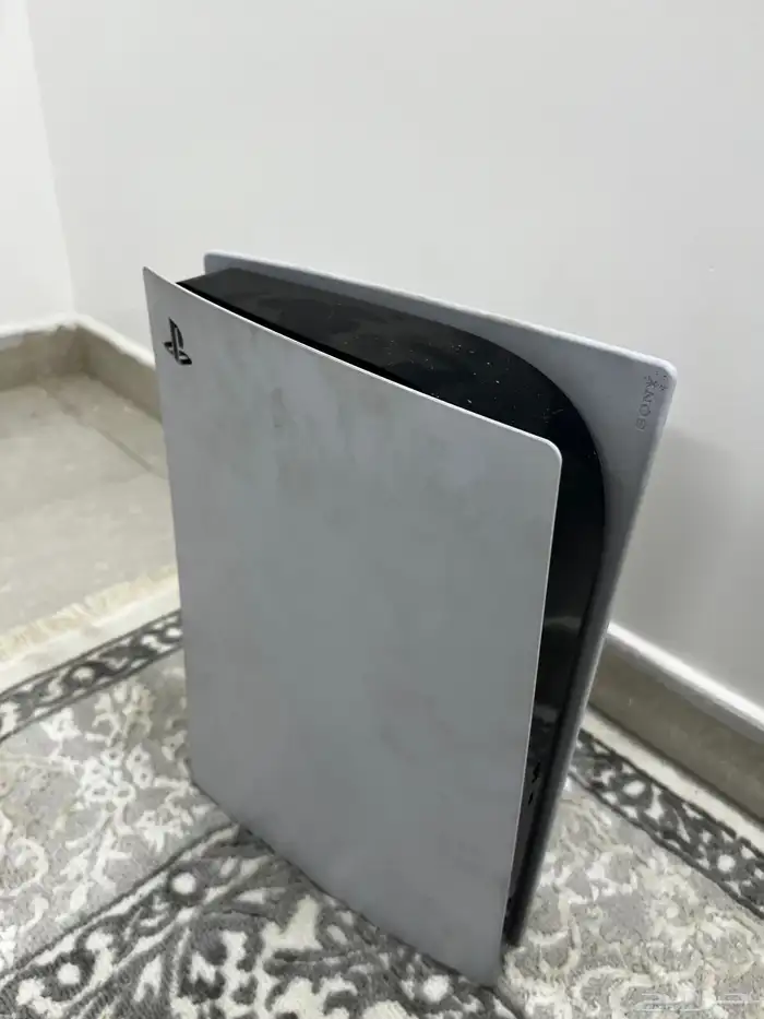 بلاستيشن 5 للبيع استخدام سنه ونص 2