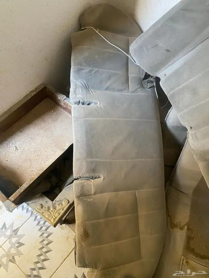 مرتبة فورد قراند ماركيز خلفية نظيفة تحتاج تلميع فقط 0