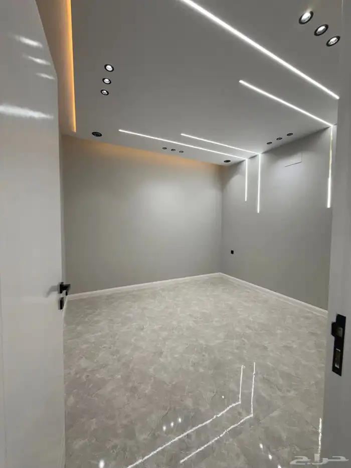 للبيع شقق سكنية فاخرة بموقع مميز ومكتمل الخدمات شرق الخميس 18