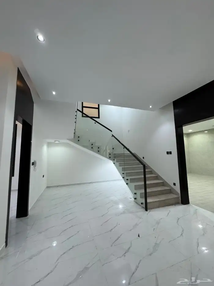 للبيع فيلا حي العزيزيه الخبر مساحه 480 م 16