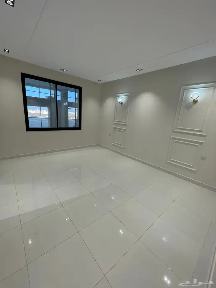 شقق ارضيه وعلويه تشطيب ممتاز واصل ج الخدمات بحي المعارض 4