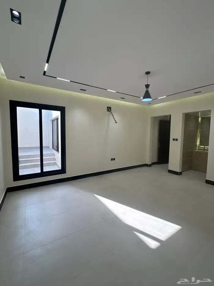 دور أرضي فاخر جديد بموقع مثالي للإيجار بتصميم أنيق استثنائ 30