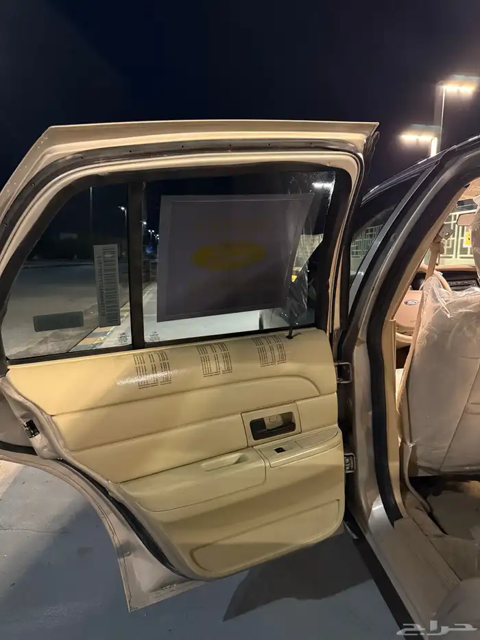 فورد فكتوريا بوليسي 2011 ( مخزن ) 19