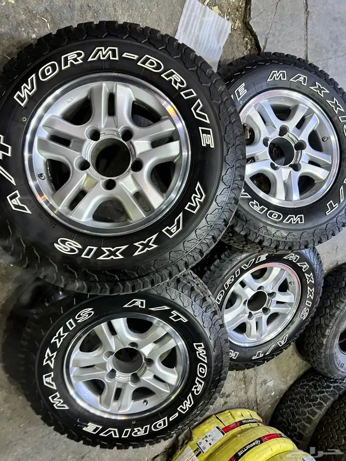 جنوط الحميد مع كفرات مكسس جيب ربع مقاس 255 70 16 25 0