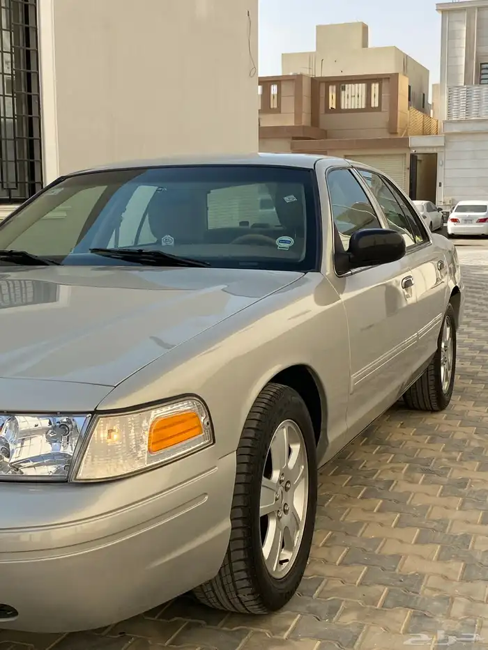 فورد كراون فكتوريا 2011 9