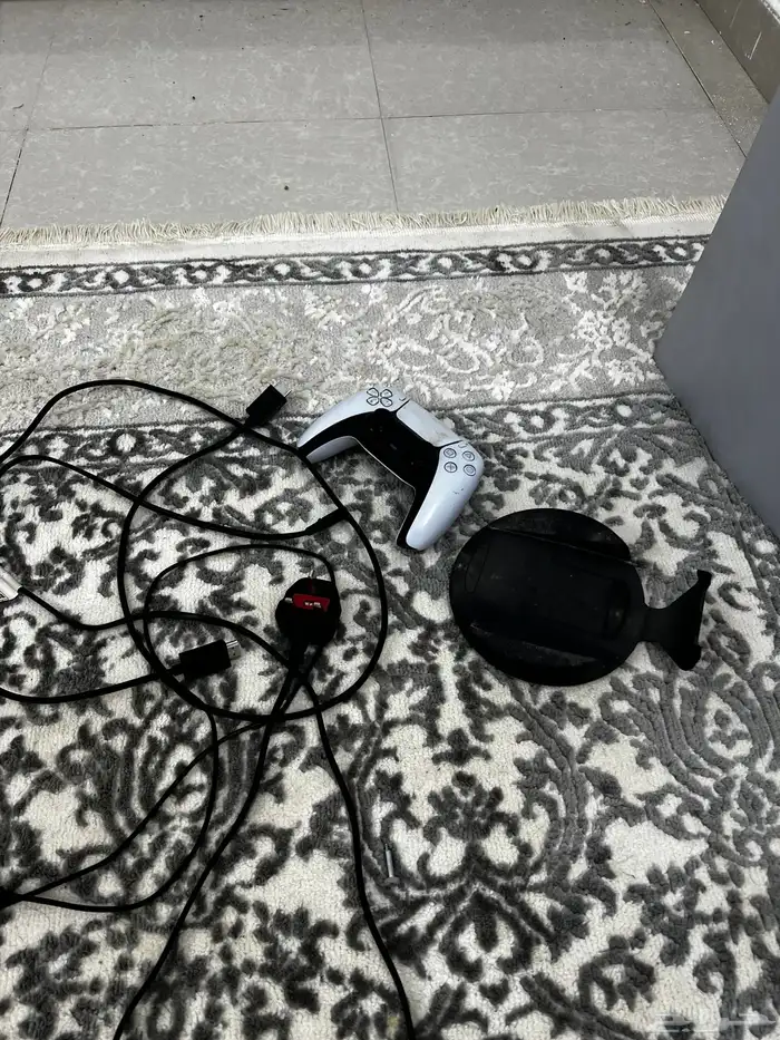 بلاستيشن 5 للبيع استخدام سنه ونص 1