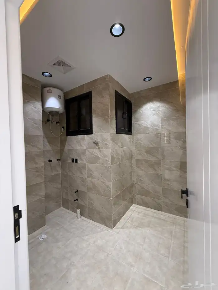 للبيع شقق سكنية فاخرة بموقع مميز ومكتمل الخدمات شرق الخميس 9