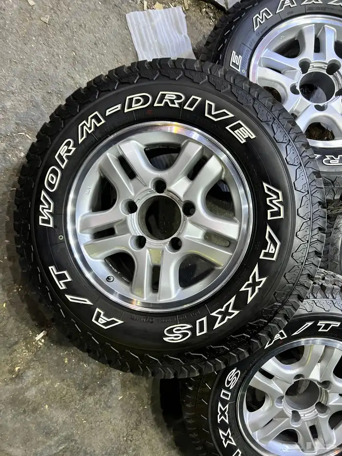 جنوط الحميد مع كفرات مكسس جيب ربع مقاس 255 70 16 25 10