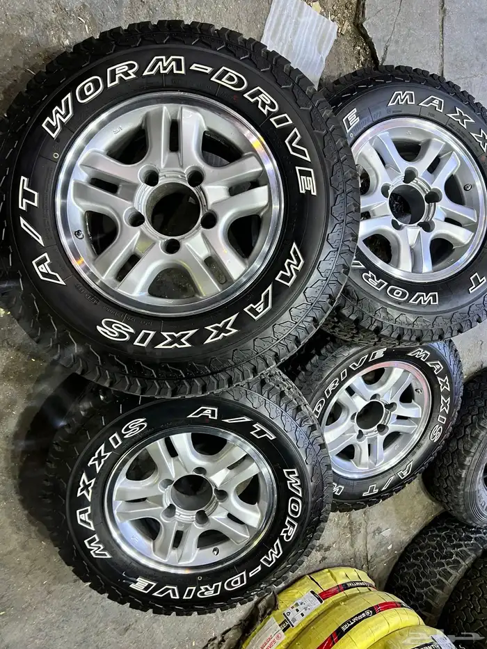 جنوط الحميد مع كفرات مكسس جيب ربع مقاس 255 70 16 25 13