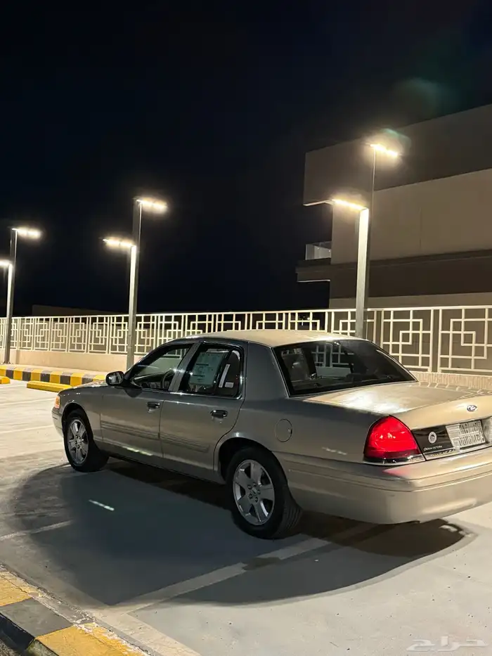 فورد فكتوريا بوليسي 2011 ( مخزن ) 8