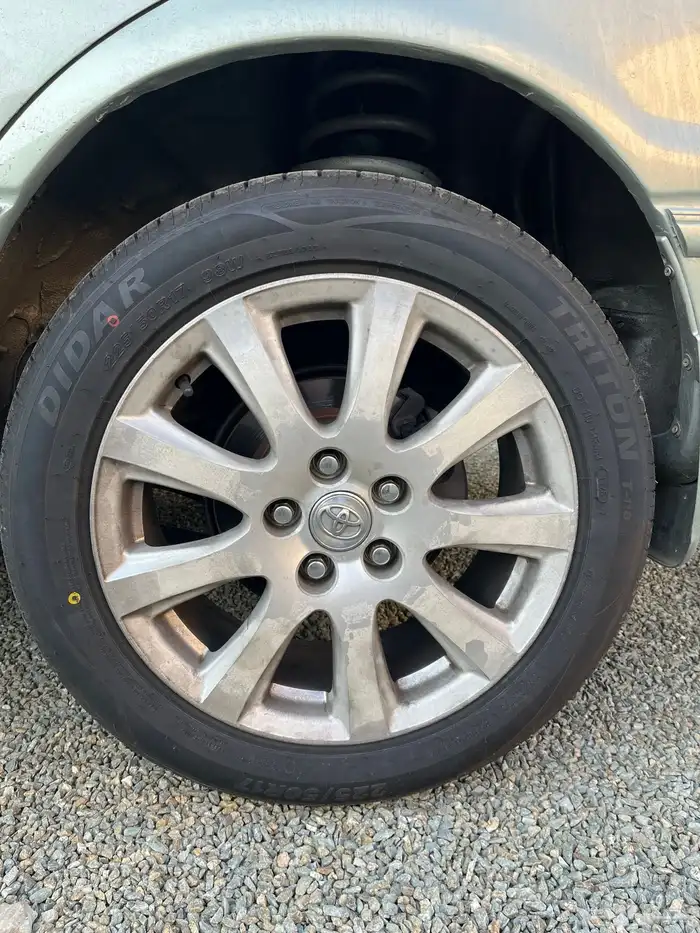 جنوط وكفرات تركب على كامري من مديل 98 الى 2002 مقاس 17 2