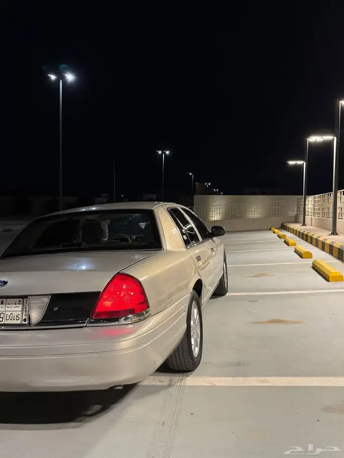 فورد فكتوريا بوليسي 2011 ( مخزن ) 4