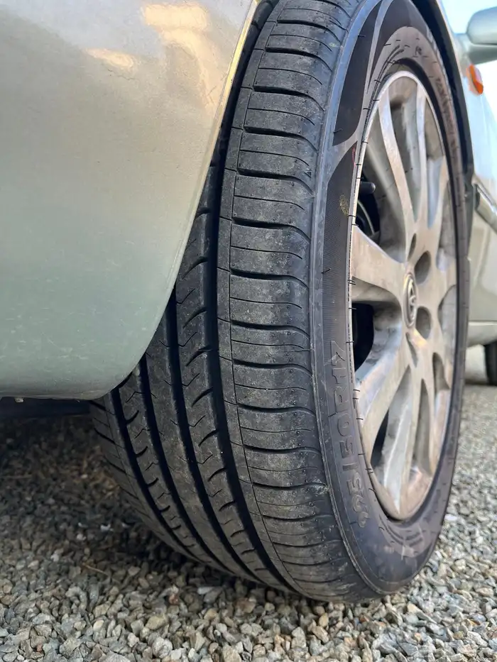 جنوط وكفرات تركب على كامري من مديل 98 الى 2002 مقاس 17 1