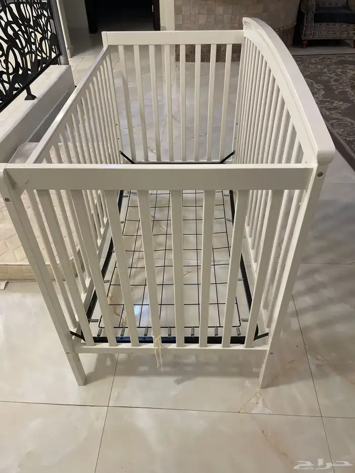 سرير اطفال 2