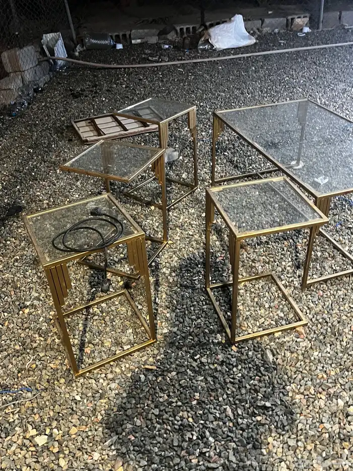 طاولات للبيع 0