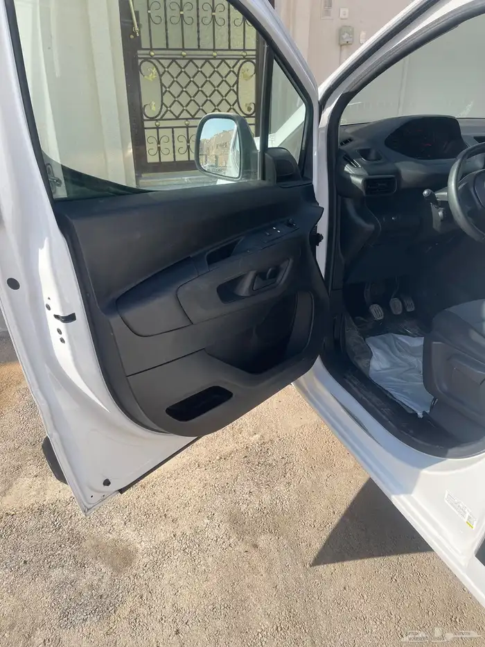 بيجو 2024 ماشي 29 000 8