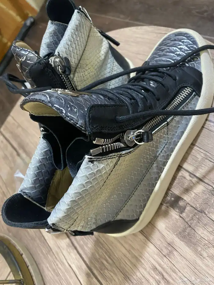 جزمه ماركه تركيه لبس يوم نظيفه جدا 0