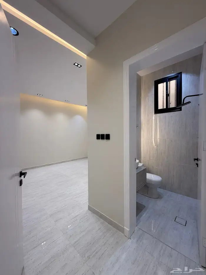 للبيع روف 9 غرف طريق أبها الخميس مقابل نادي ضمك بسعر 750الف 26