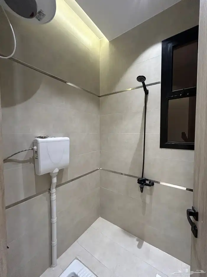 للبيع شقة ارضية و روف علوي بملحق تشطيبVIP احد رفيدة-النهضة 5