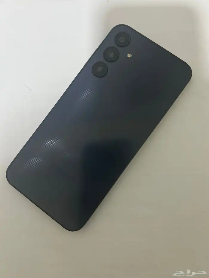 جوال A25 استعمال اقل من سنه فيه خدش بسيط مايبان الى بصعوبه 2