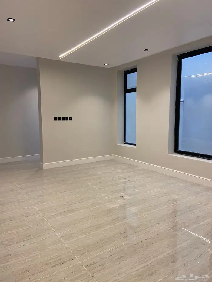 اللابيع شقه ارضيه حوش وكراج في حي الندى جديده 12