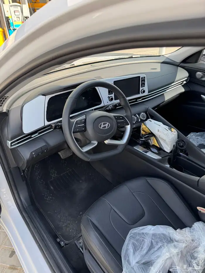 الانترا 2025 ابيض 1