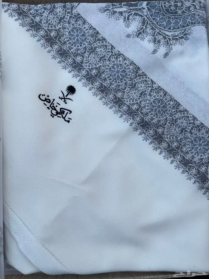 غترة ملكي خاص كارتير جيفنشي 3