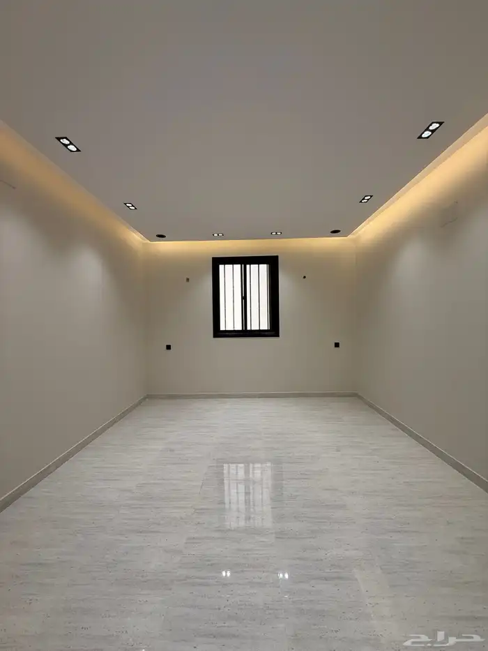 للبيع روف 9 غرف طريق أبها الخميس مقابل نادي ضمك بسعر 750الف 14