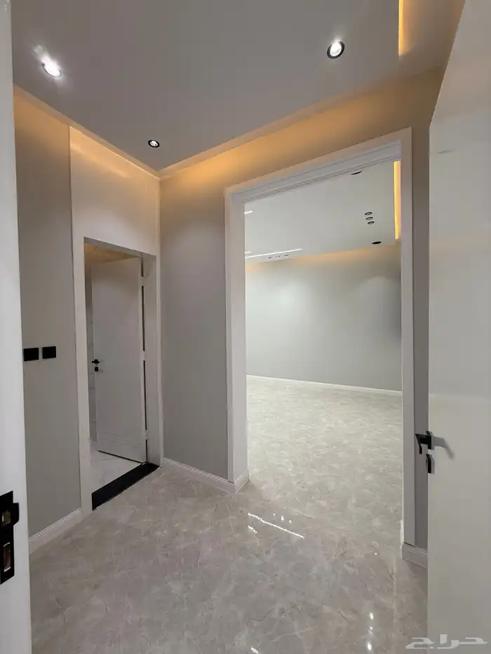 للبيع شقق سكنية فاخرة بموقع مميز ومكتمل الخدمات شرق الخميس 16