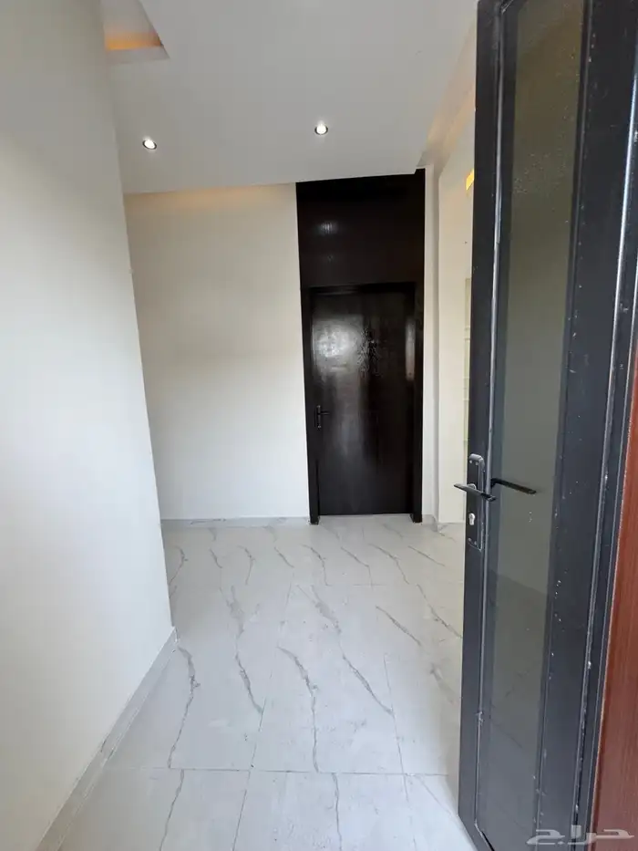 للبيع فيلا حي العزيزيه الخبر مساحه 480 م 9