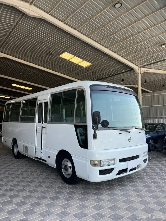 للبيع باص نيسان سيفيليان بنزين موديل 2010 ممشي قليل 0