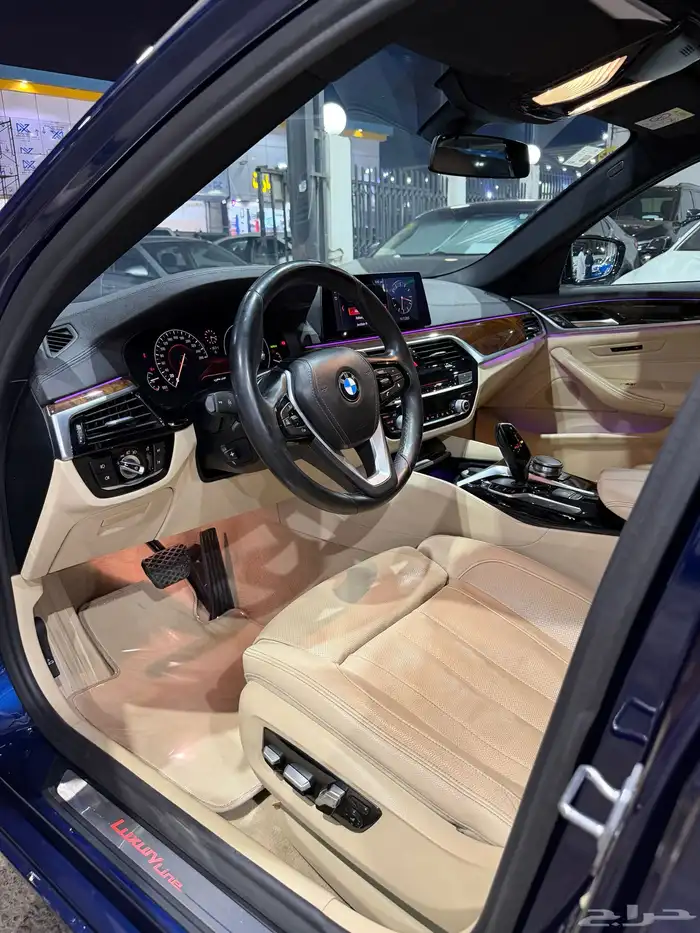 بي ام دبليو الفئة الخامسة 520i 2019 30