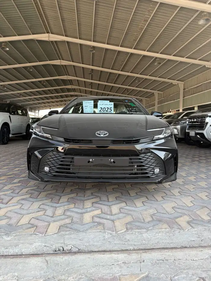 تويوتا كامري E موديل 2025 0