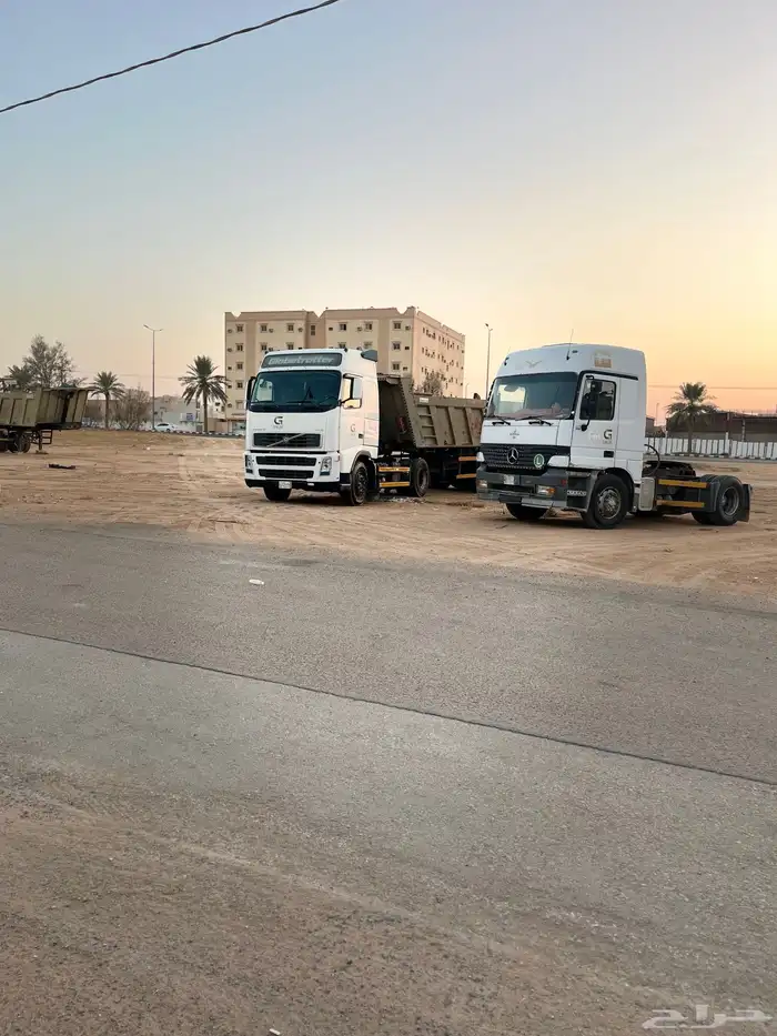 2 تريلات للبيع اكترس فلفو مع الصناديق 1