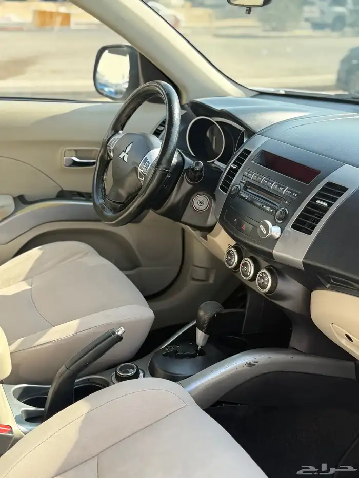 ميتسوبيشي اوتلاندر 2011 نضيف أربعه سلندر 25