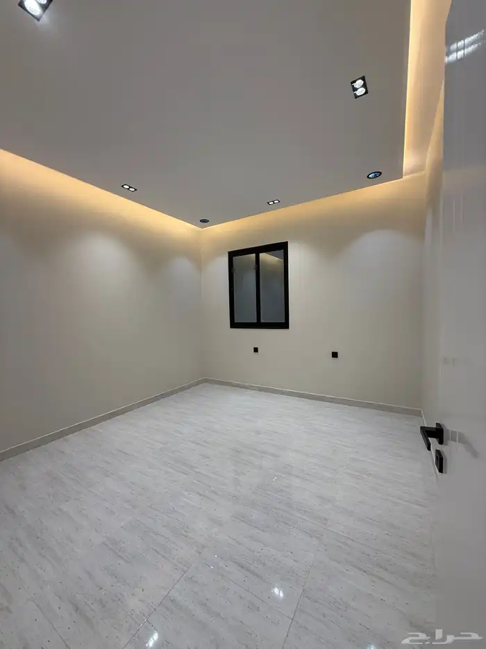 للبيع روف علوي بملحق وشقه ارضيه ببايكة سيارة مقابل نادي ضمك 40