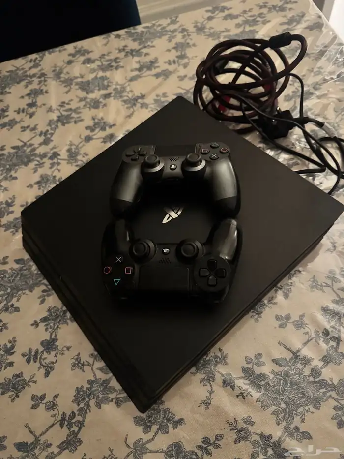 سوني 4 يعمل بحاله جيده مع 2يد تحكم 0