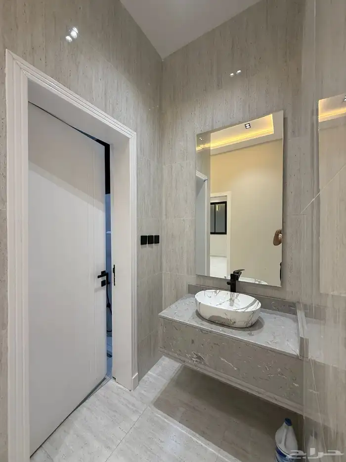 للبيع روف علوي بملحق وشقه ارضيه ببايكة سيارة مقابل نادي ضمك 16